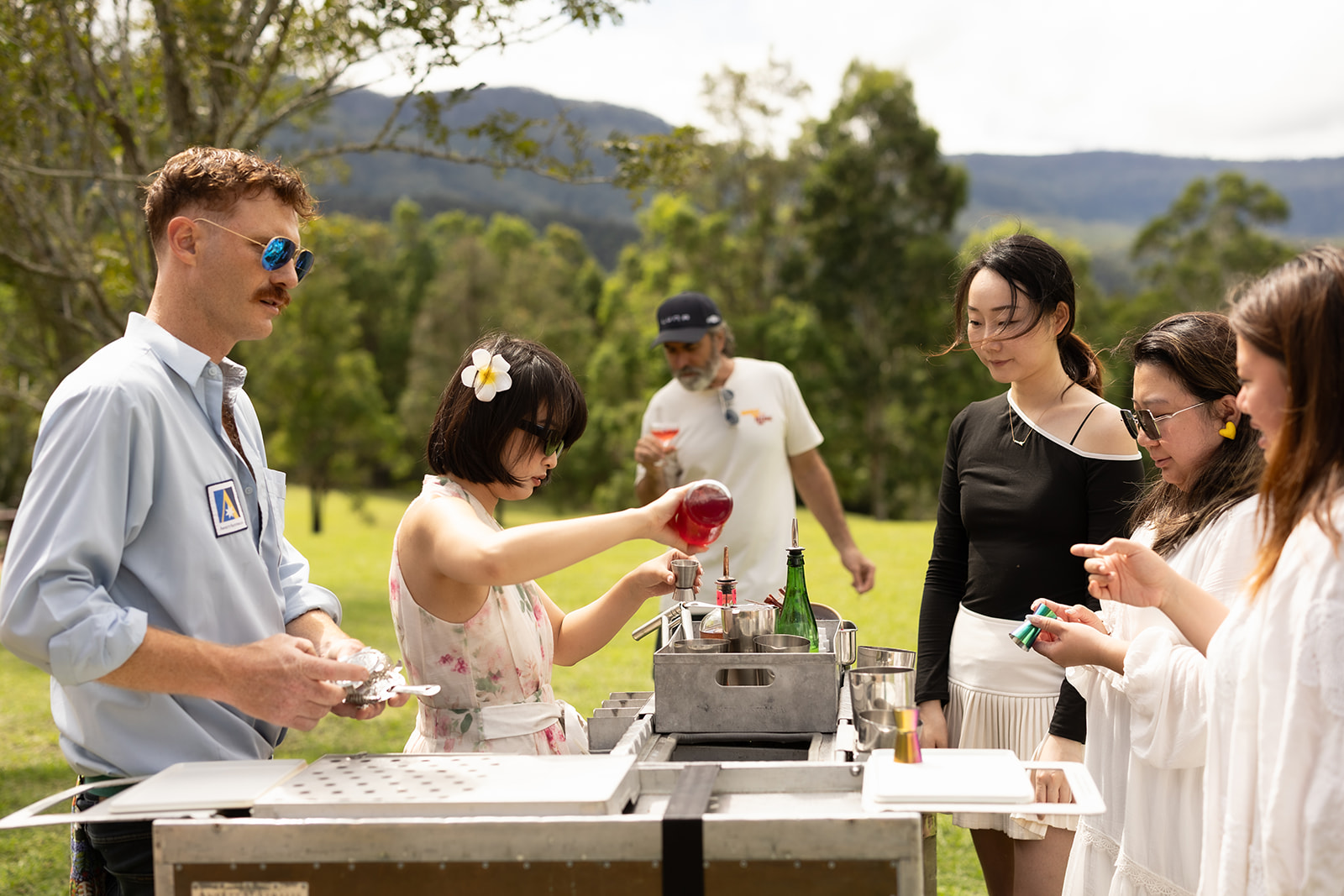 The botanical cocktail class during the March 2026 weekend.